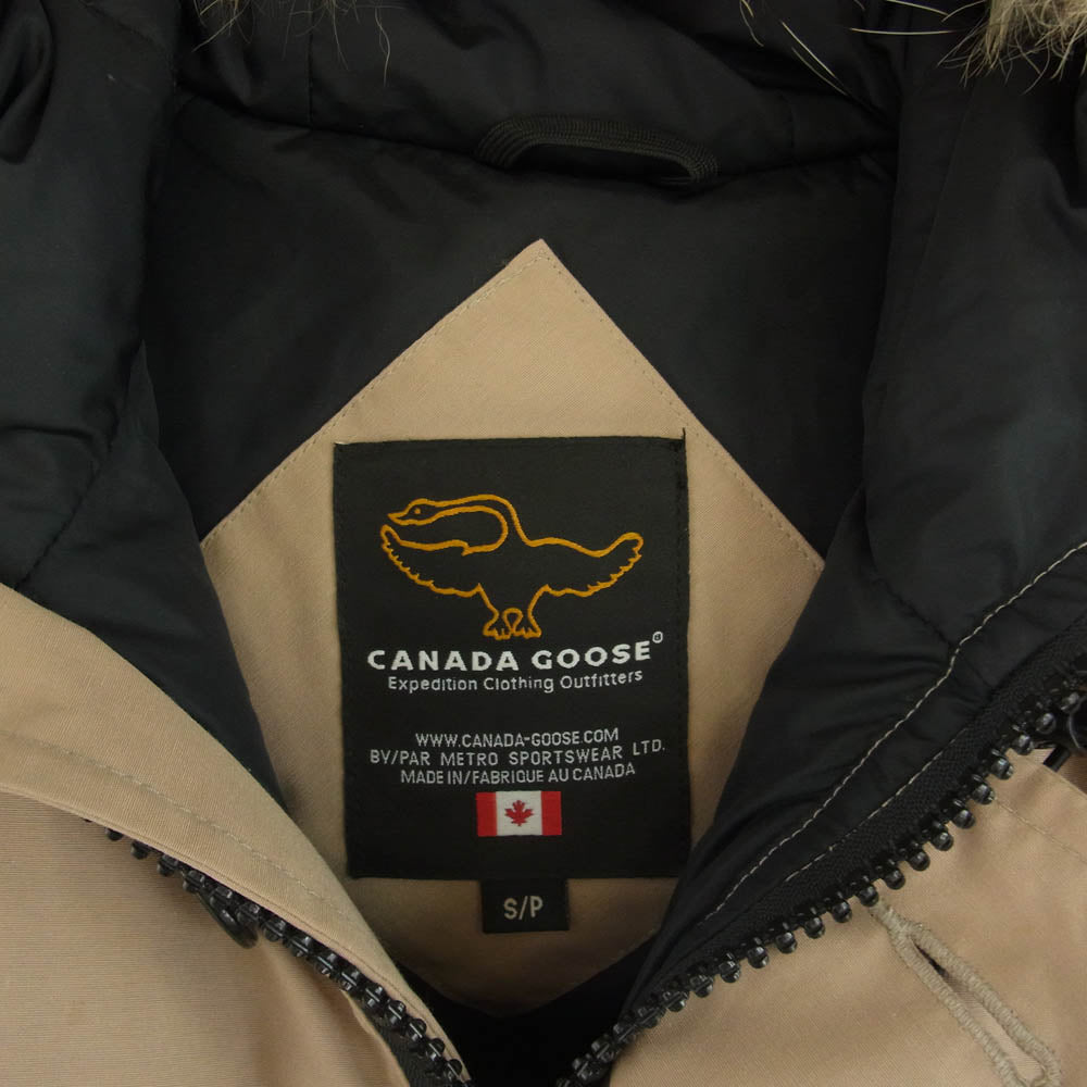 CANADA GOOSE カナダグース 7950JM R 国内正規品 グリフィンインターナショナルタグ CHILLIWACK BOMBER チリワック ボンバー ダウンジャケット コヨーテファーフード付き ベージュ系 S/P【中古】
