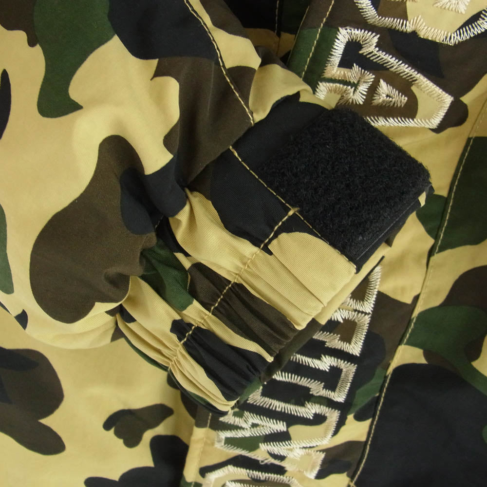 A BATHING APE アベイシングエイプ CAMO SNOWBOARD DOWN JACKET カモフラ スノーボード スノボ ダウンジャケット ベージュ系 マルチカラー系 M【中古】