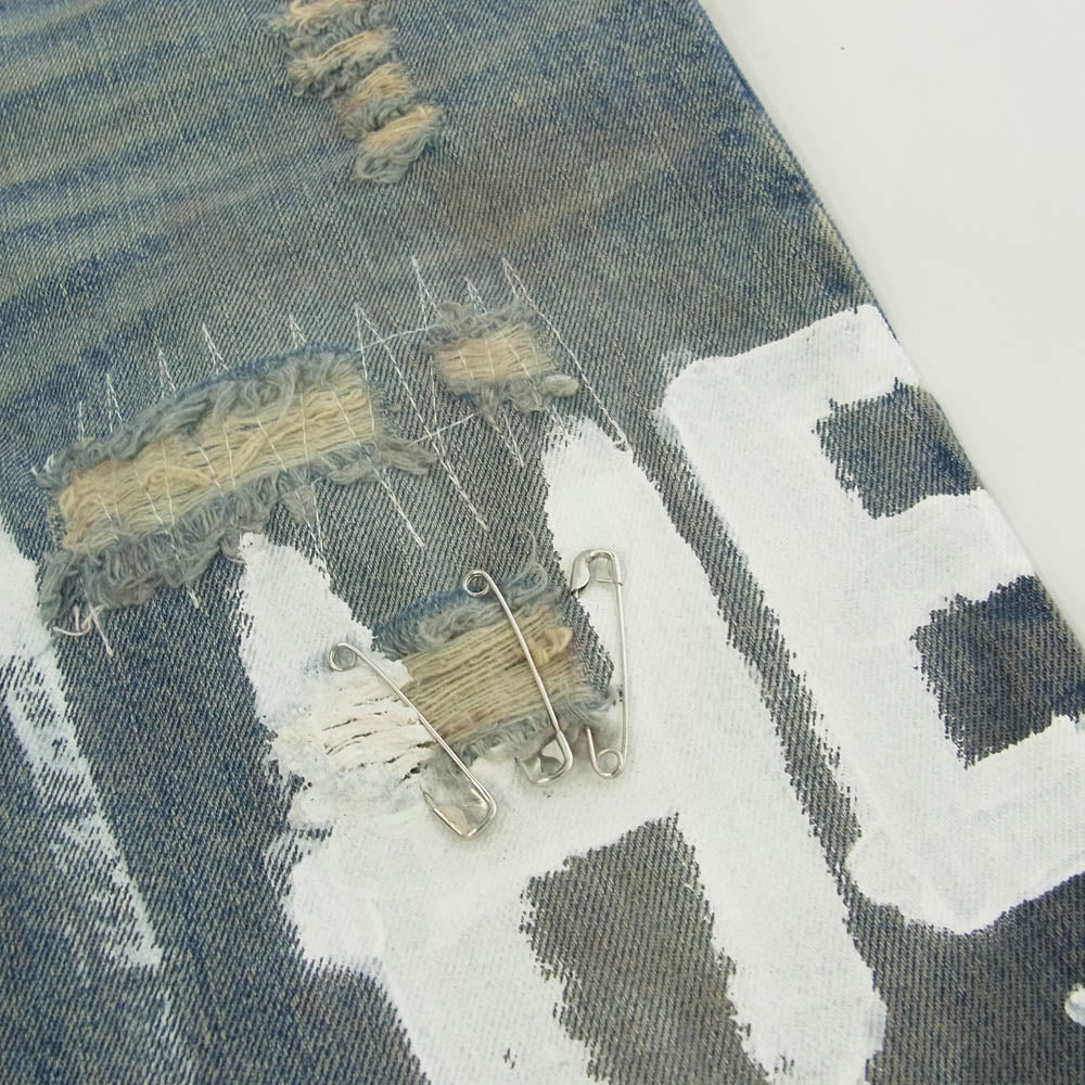 DOLCE&GABBANA ドルチェアンドガッバーナ 9466 01AW Archive アーカイブ GRAFFITI JEANS HEAVEN AND HELL ARE JUST ONE BREATH AWAY ANDY WARHOL 安全ピン装飾 グラフィティ ダメージ デニムパンツ インディゴブルー系 L【中古】