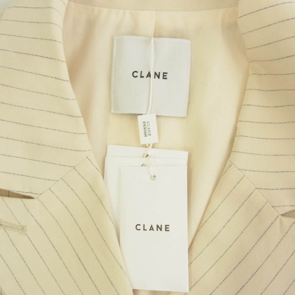 CLANE クラネ 16103-047216110-7322 CROPPED TAILORED JACKET PANTS クロップド ストライプ テーラード ジャケット スラックス パンツ セットアップ オフホワイト系 上-1、下-0【新古品】【未使用】【中古】