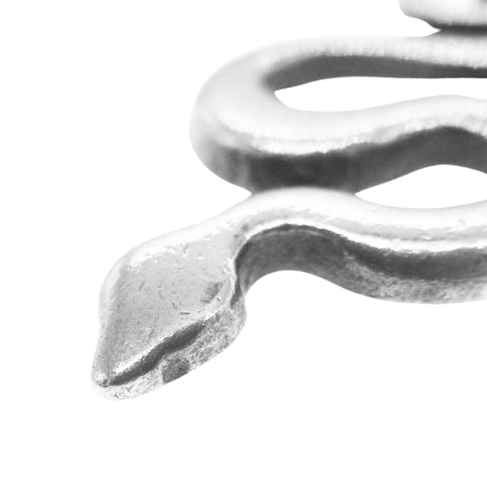 LYLY ERLANDSSON リリーエルランドソン ギャランティーカード付属 the SYMBOL ペンダントトップ シルバー系【中古】