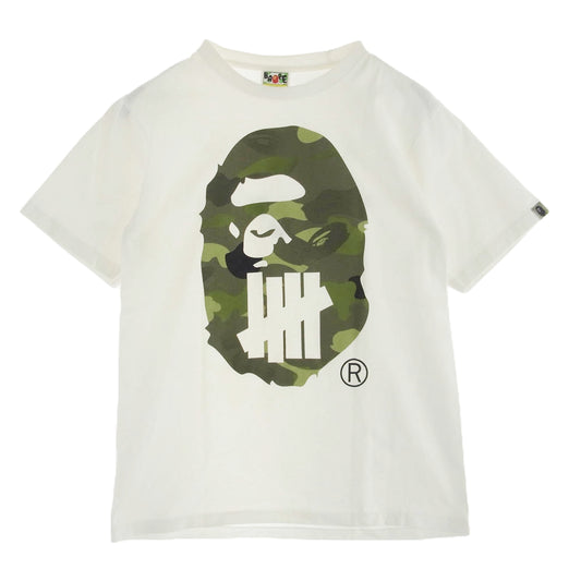 A BATHING APE アベイシングエイプ UNDEFEATED アンディーフィーテッド カモフラ ロゴプリント 半袖 Tシャツ ホワイト系 M【中古】