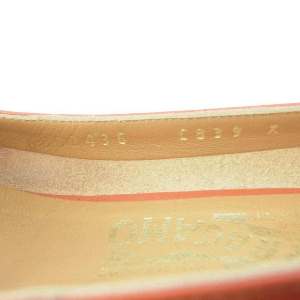 Salvatore Ferragamo サルヴァトーレフェラガモ アーモンドトゥ チャン