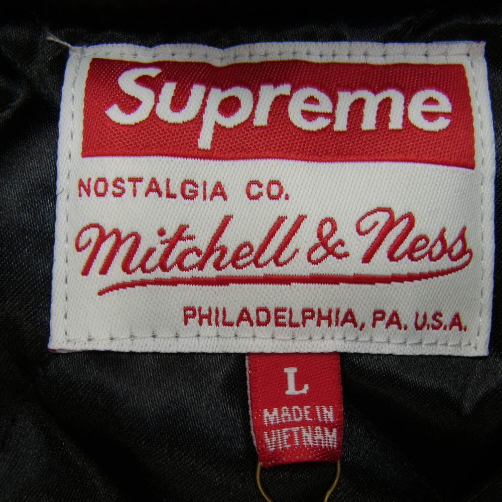 Supreme シュプリーム 24AW × Mitchell & Ness Back Logo Satin Varsity Jacket バックアーチ ロゴワッペン サテン バーシティジャケット ブルゾン ブラック系 L【中古】