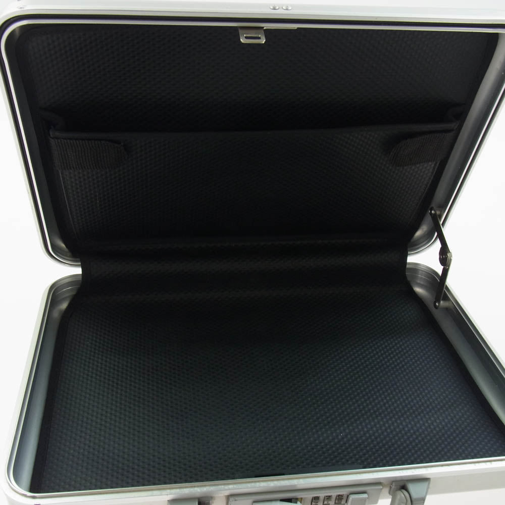 ZERO HALLIBURTON ゼロハリバートン アルミ製 アタッシュケース シルバー系【中古】
