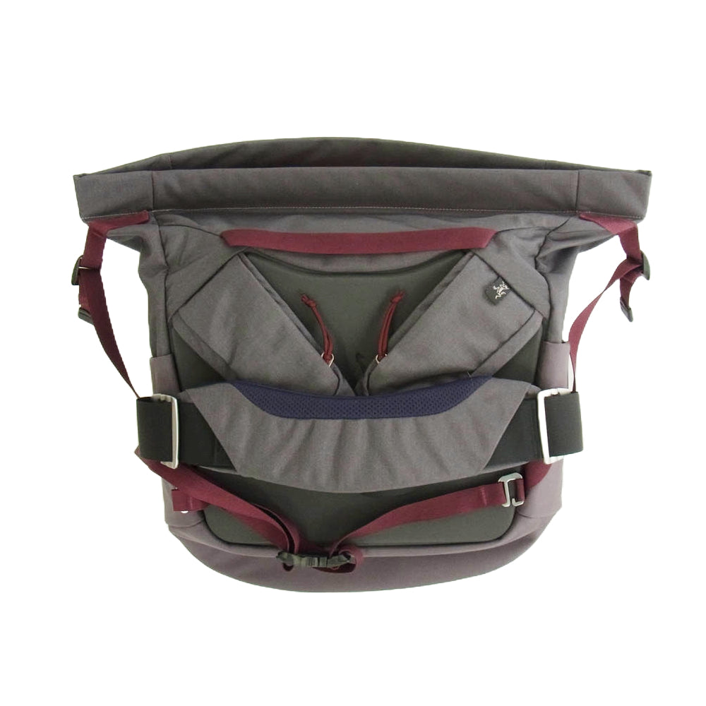 ARC'TERYX アークテリクス 6430 Mistral 16 Messenger Bag Crossbody Bag メッセンジャー バッグ ショルダー バッグ ロゴ 刺繍 グレー系 ワインレッド系【中古】