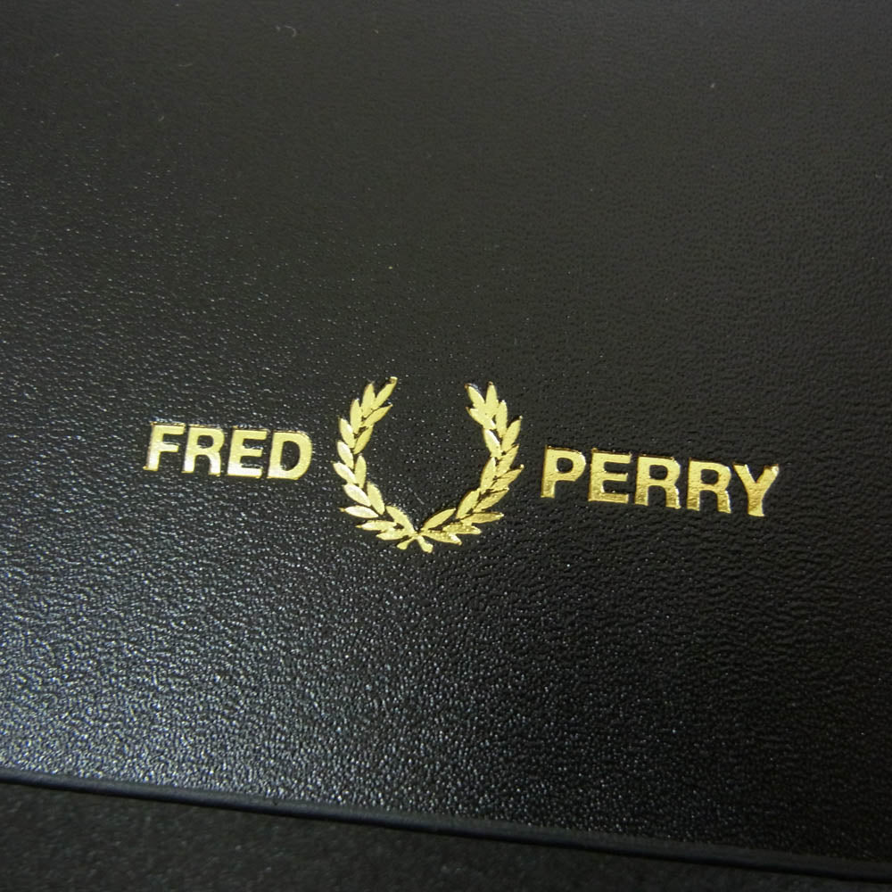 FRED PERRY フレッドペリー BURNISHED LEATHER POUCH レザー ショルダー バッグ ブラック系【中古】