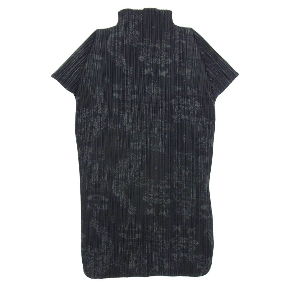 PLEATS PLEASE プリーツプリーズ イッセイミヤケ プリーツ加工 ドラゴン 桃 中国 龍 縁起柄 総柄 ボトルネック フレンチスリーブ カットソー ブラック系 サイズ表記無【中古】