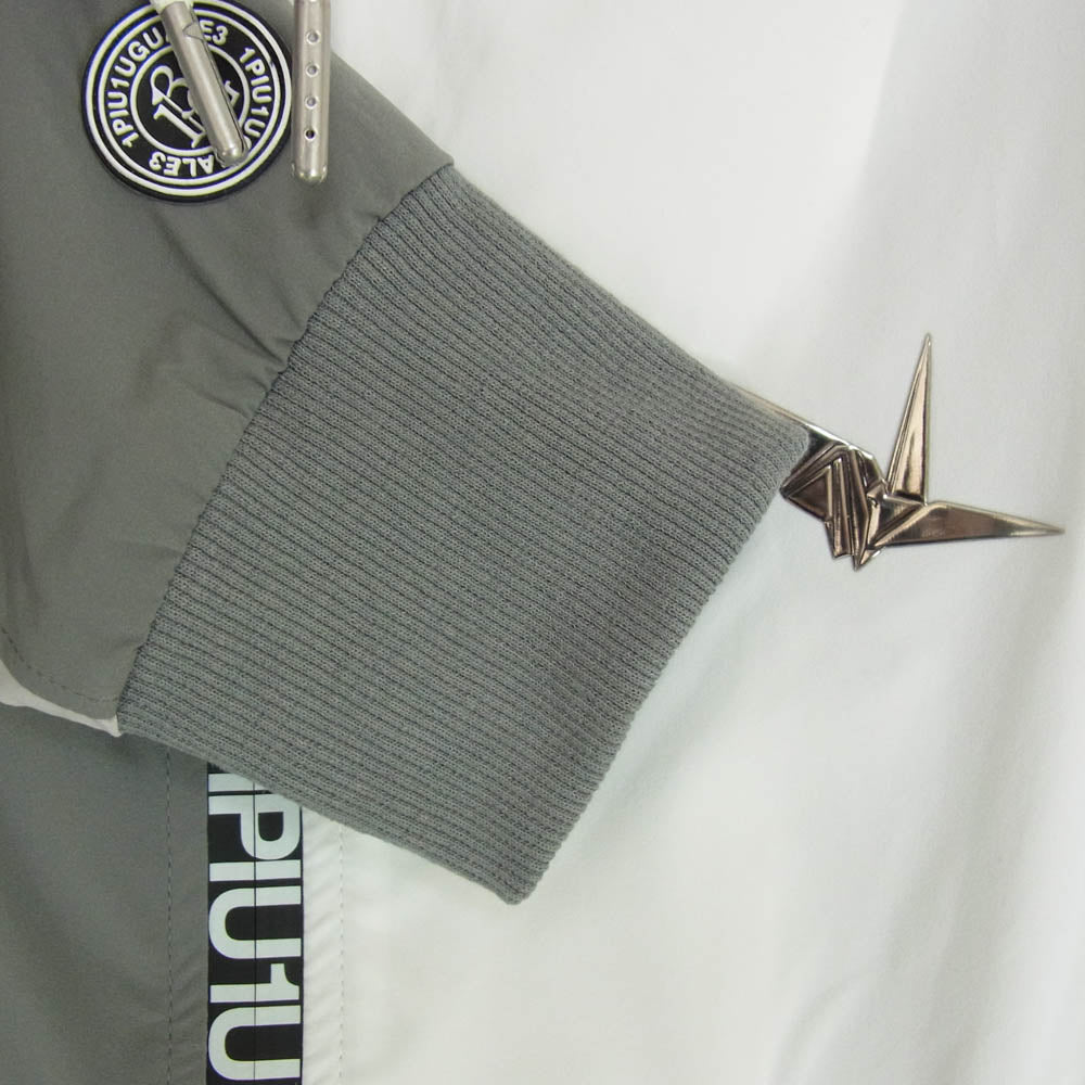 1piu1uguale3 ウノピュウノウグァーレトレ GRB077 POE395 GORF ゴルフ CRAZY WIND BREAKER HOODIE 折り鶴ロゴワッペン クレイジーパターン ウィンドブレーカー フーディ パーカー グレー系 3【中古】