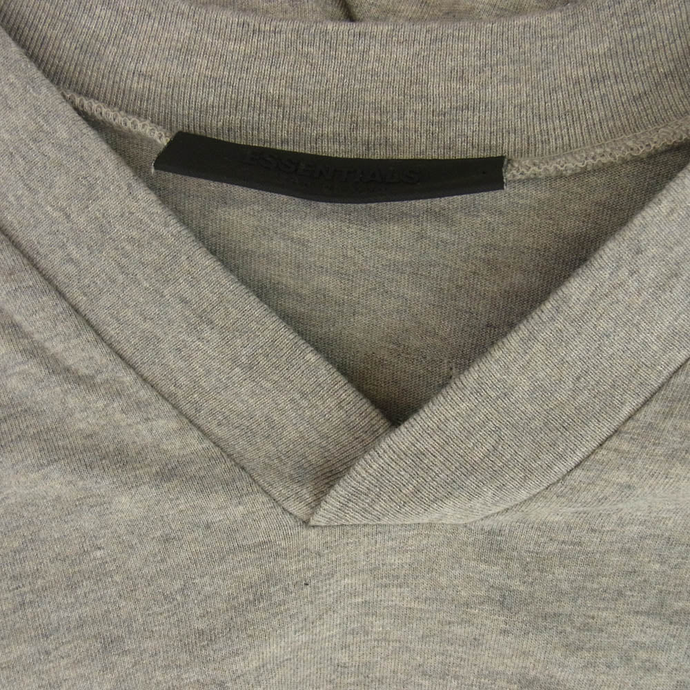 FEAR OF GOD フィアオブゴッド FOG ESSENTIALS エッセンシャルズ Rubber Logo V Neck Tshirt ラバー ロゴ Vネック 半袖 Tシャツ グレー系 S【美品】【中古】