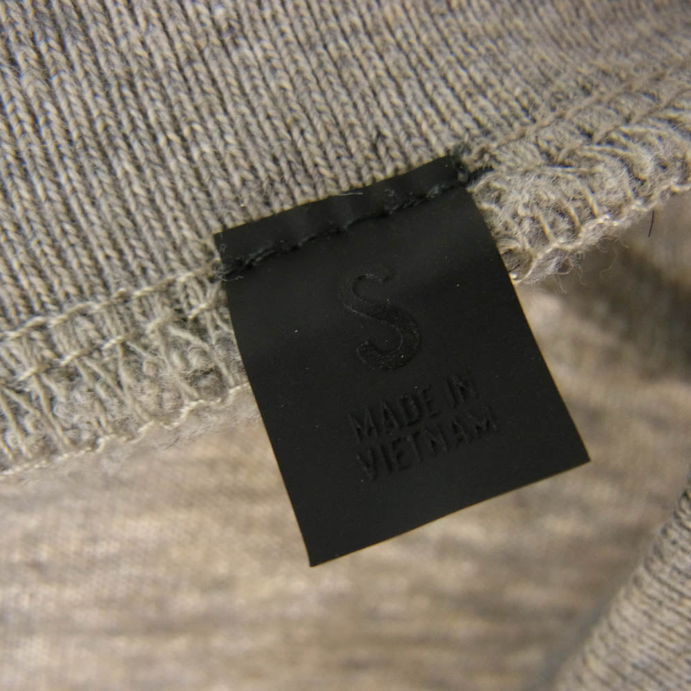 FEAR OF GOD フィアオブゴッド FOG ESSENTIALS エッセンシャルズ Rubber Logo V Neck Tshirt ラバー ロゴ Vネック 半袖 Tシャツ グレー系 S【美品】【中古】