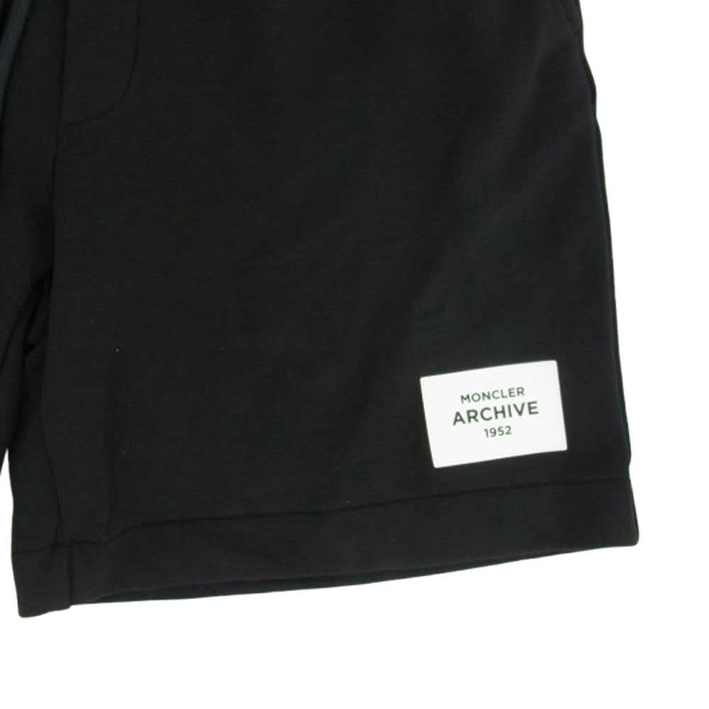 MONCLER モンクレール J20918H00002 89A8F モンクレールジャパンタグ ロゴデザイン スウェット ハーフパンツ ショーツ ブラック系 M【中古】