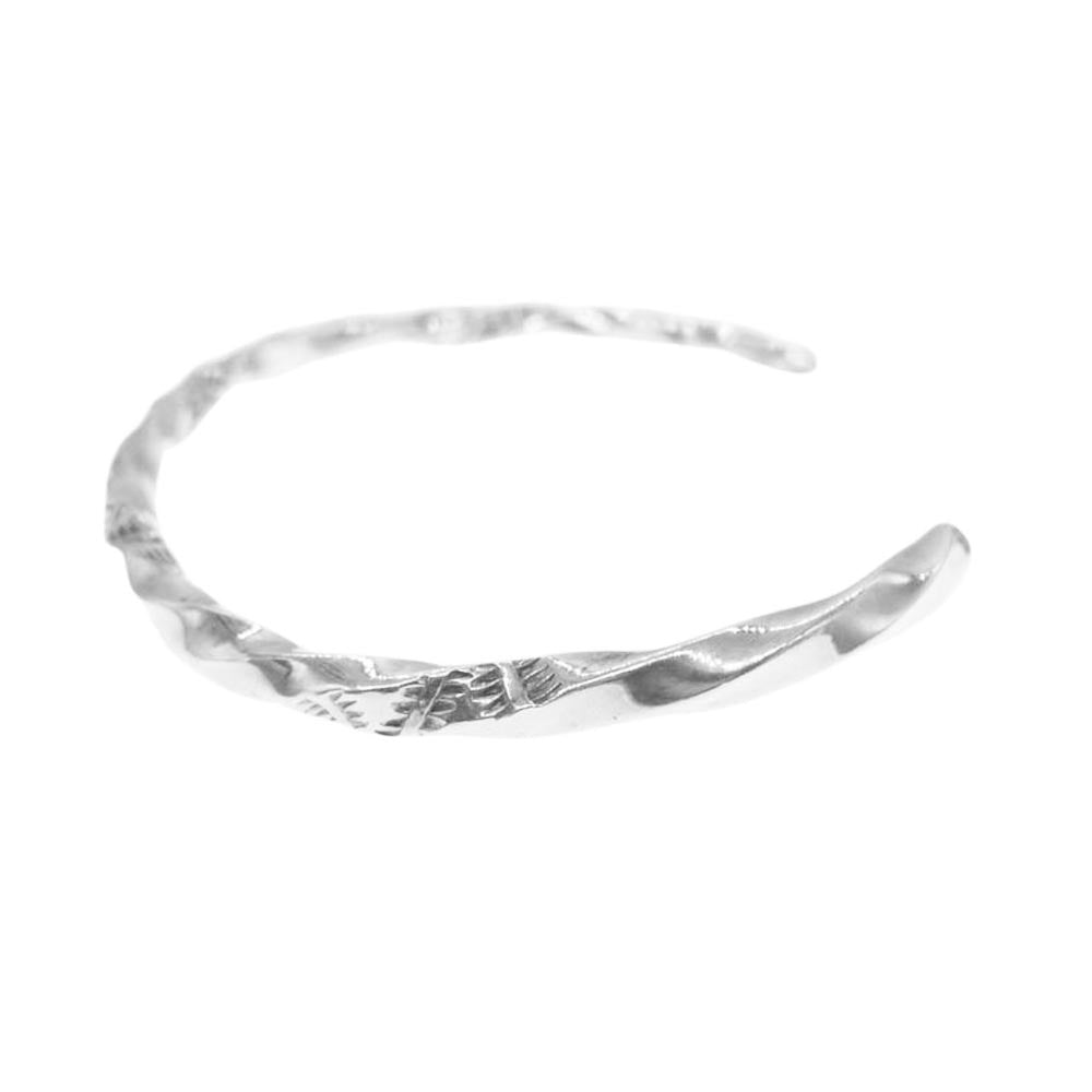 レザーアンドシルバーモト NATIVE STAMP BANGLE NARROW ネイティブ スタンプ バングル シルバー系【中古】