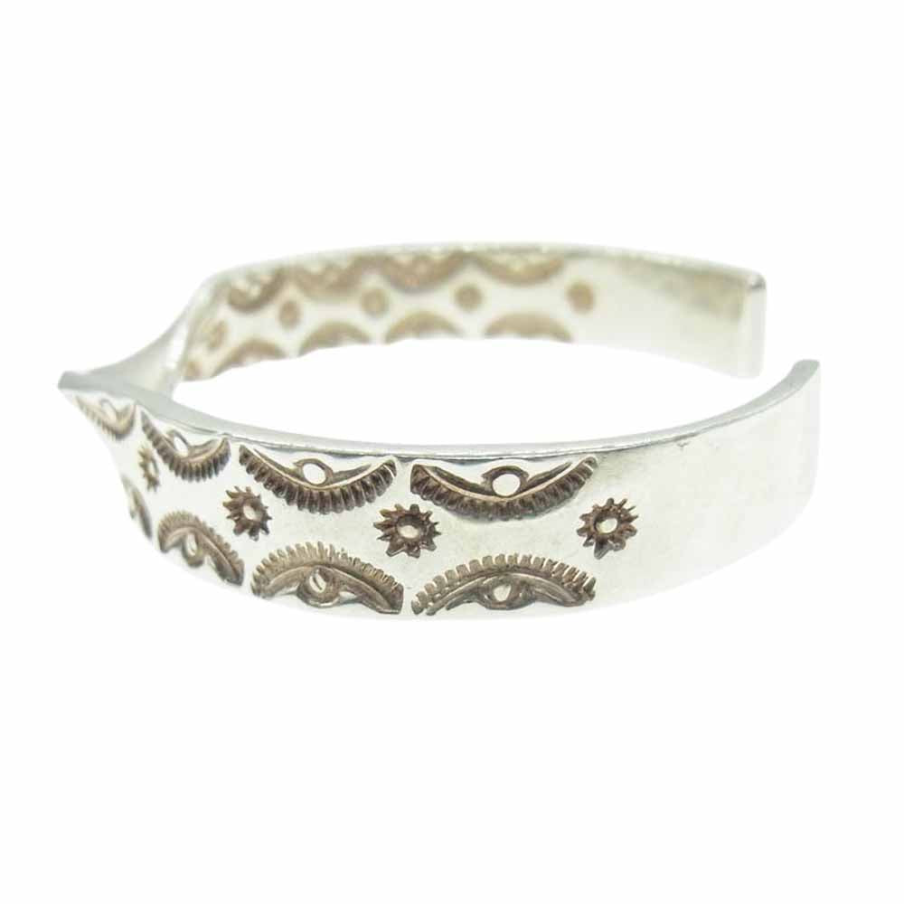 レザーアンドシルバーモト CONTEMPORARY NATIVE STAMP BANGLE ネイティブ スタンプ バングル シルバー系【中古】