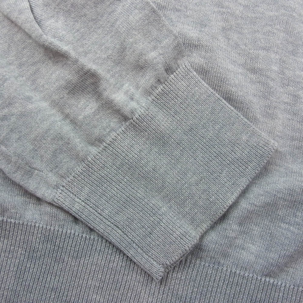 MONCLER モンクレール 510919143900 91027 MAGLIA TRICOT SCOLLO A V トリコロール Vネック ウール ロゴワッペン セーター グレー グレー系 XL【中古】