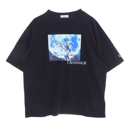 カルナムール 25SS 592422740701-01 × EVANGELION エヴァンゲリオン REI 綾波 澪レイ プリント 半袖 Tシャツブラック系 XL ブラック系 XL【中古】