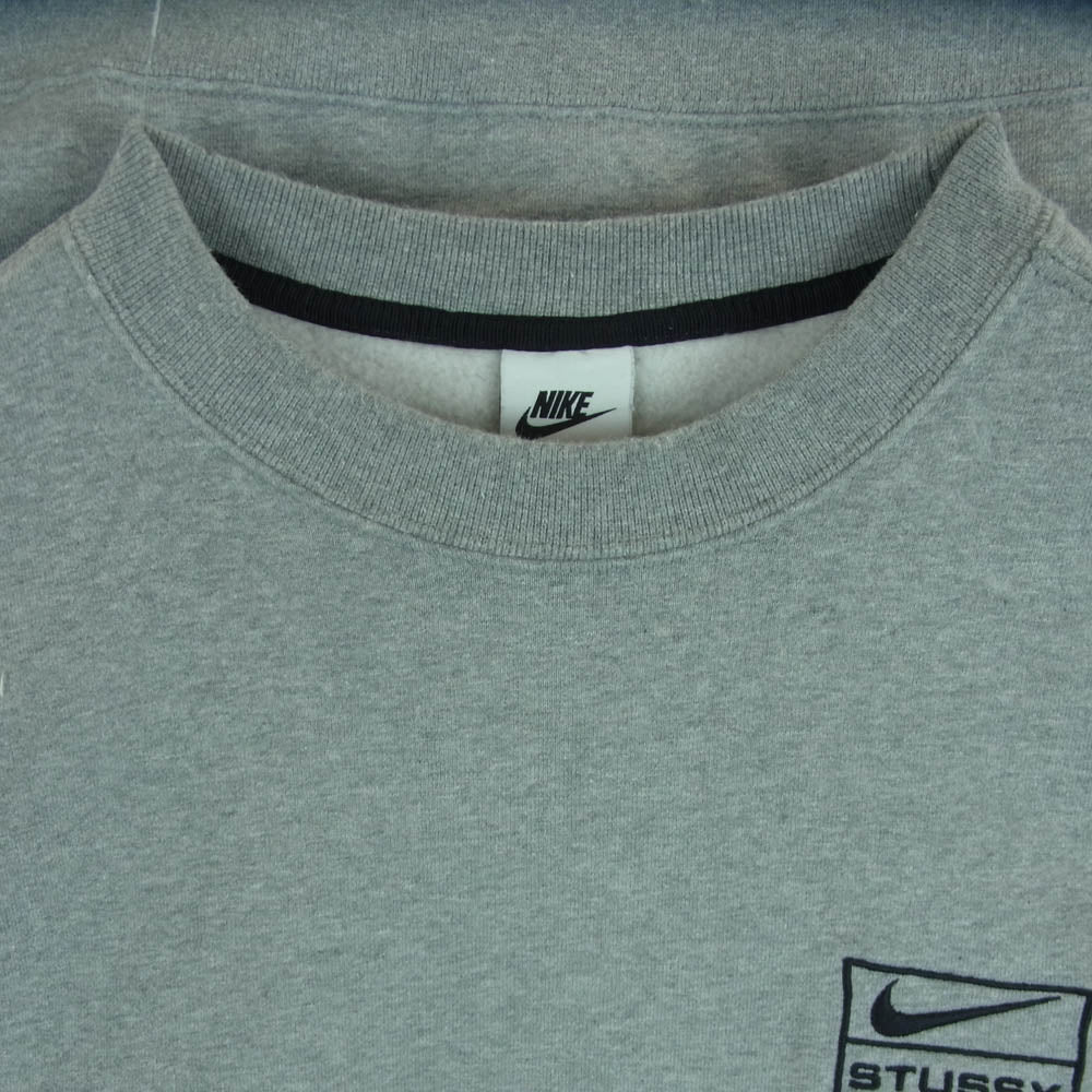 NIKE ナイキ DO9337-063 STUSSY ステューシー FLEECE CREW GREY ロゴ刺繍 フリース クルーネック スウェット トレーナー グレー系 L【中古】