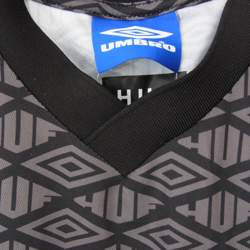 HUF ハフ 24SS KN90004 UMBRO ART PANEL TEAM JERSEY アンブロ アート パネル チーム ジャージ 半袖 Tシャツ ブラック系 M【中古】