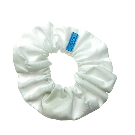 PRADA プラダ Re-Nylon トライアングルロゴプレート シュシュ ヘアアクセサリー ヘアゴム ホワイト系【中古】