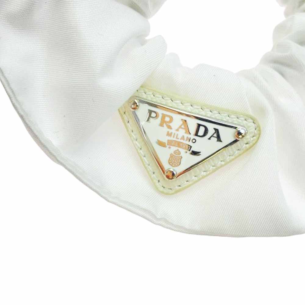 PRADA プラダ Re-Nylon トライアングルロゴプレート シュシュ ヘアアクセサリー ヘアゴム ホワイト系【中古】