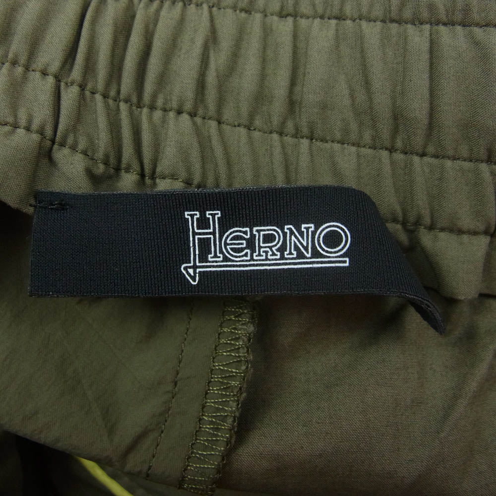 Herno ヘルノ PT000029U-13164-7730 LIGHT COTTON STRETCH ULTRALIGHT CREASE ストレッチコットン ハーフ ショート パンツ ショーツ カーキ系 XS【中古】