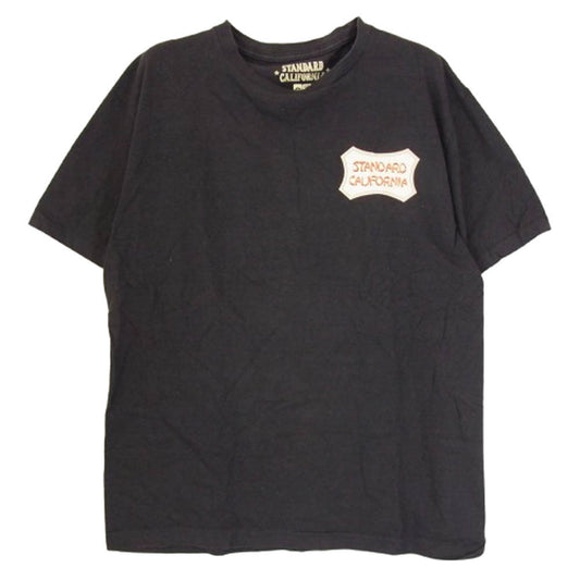 STANDARD CALIFORNIA スタンダードカリフォルニア 胸元 STANDARD CALIFORNIA イエロー ロゴ 半袖 Tシャツ ブラック系 L【中古】