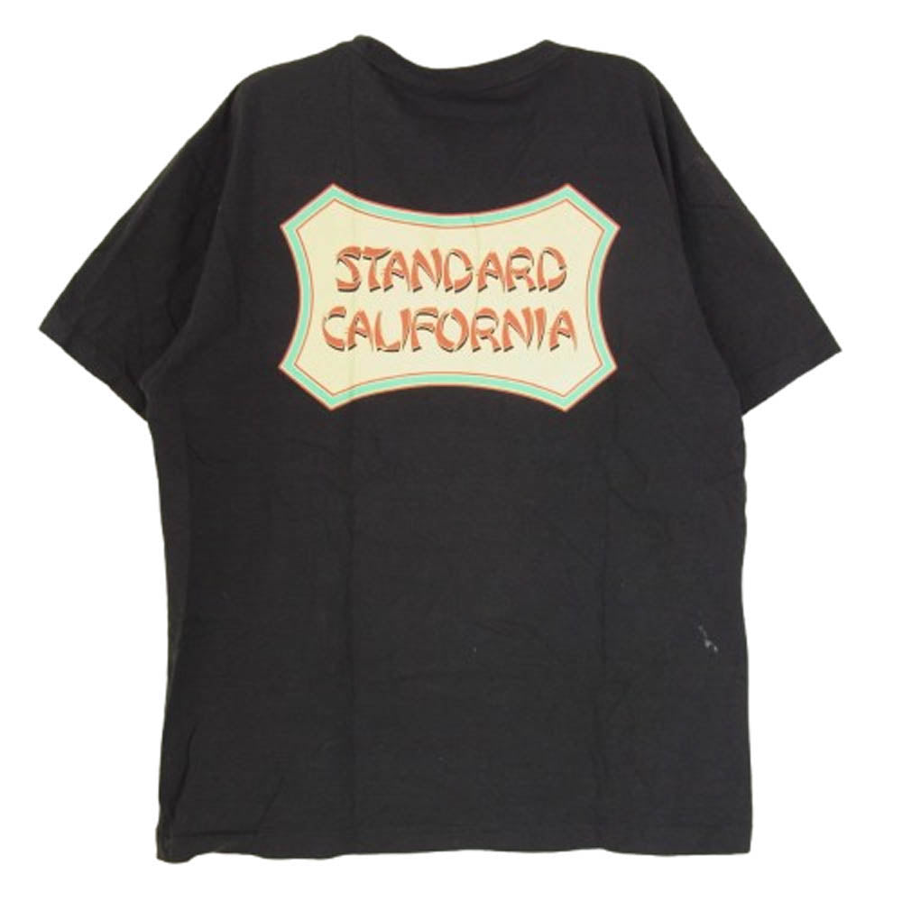 STANDARD CALIFORNIA スタンダードカリフォルニア 胸元 STANDARD CALIFORNIA イエロー ロゴ 半袖 Tシャツ ブラック系 L【中古】