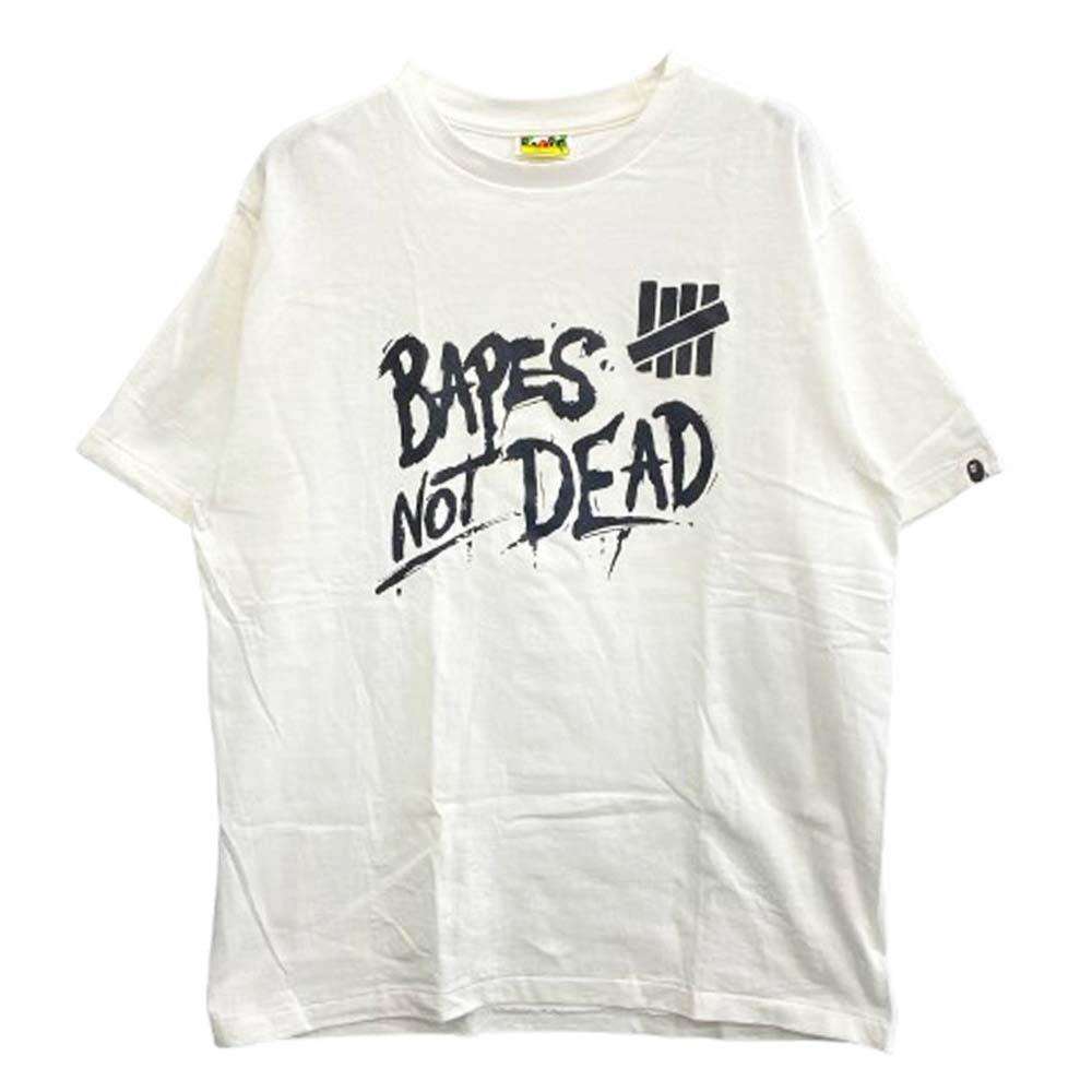 A BATHING APE アベイシングエイプ × Undefeated アンディフィーテッド BAPES NOT DEAD 半袖 Tシャツ L ホワイト系 L【中古】