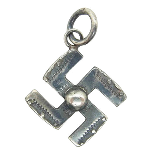 ナバホ族 アーティスト不明 Whirling Log ワーリングログ ペンダント トップ シルバー系【中古】