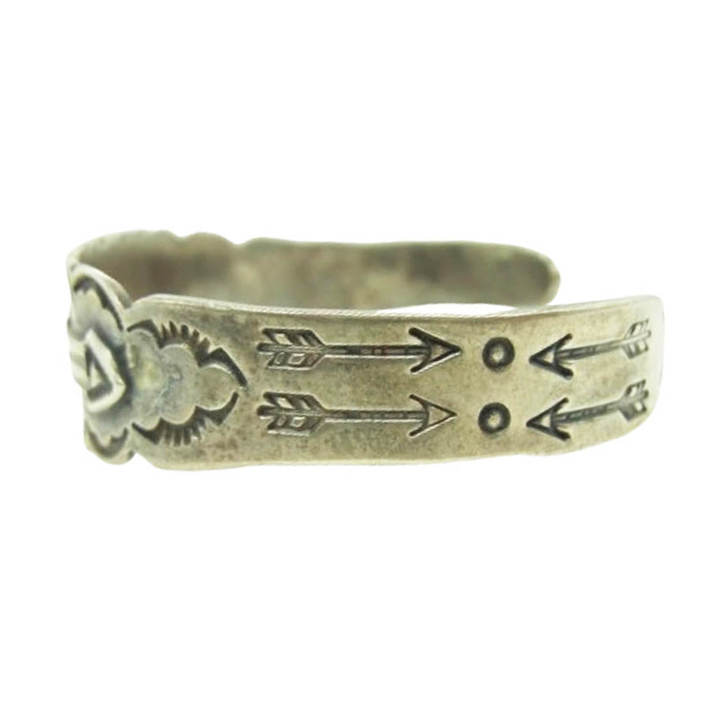 ☆ナバホ族 ⭐︎シルバー バングル☆ 最終値下げ ナバホ族 アーティスト不明 Whirling Log Arrows ワーリングログ