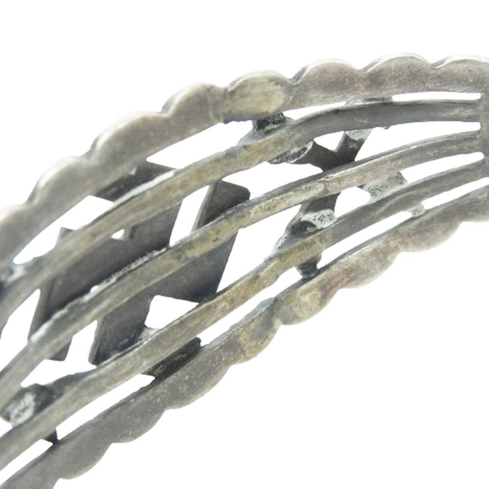 ナバホ族 アーティスト不明 Whirling Log Arrows ワーリングログ アロー バングル シルバー系【中古】