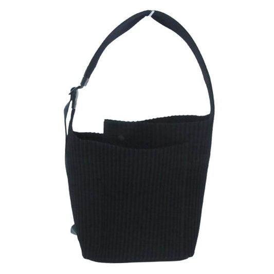 HOMME PLISSE ISSEY MIYAKE オム プリッセ イッセイミヤケ SHOULDER BAGS UTILITY BAG プリーツ加工 ユーティリティ ショルダーバッグ ブラック系【中古】