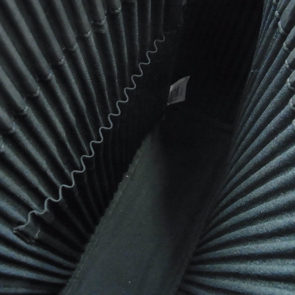 HOMME PLISSE ISSEY MIYAKE オム プリッセ イッセイミヤケ SHOULDER BAGS UTILITY BAG プリーツ加工 ユーティリティ ショルダーバッグ ブラック系【中古】