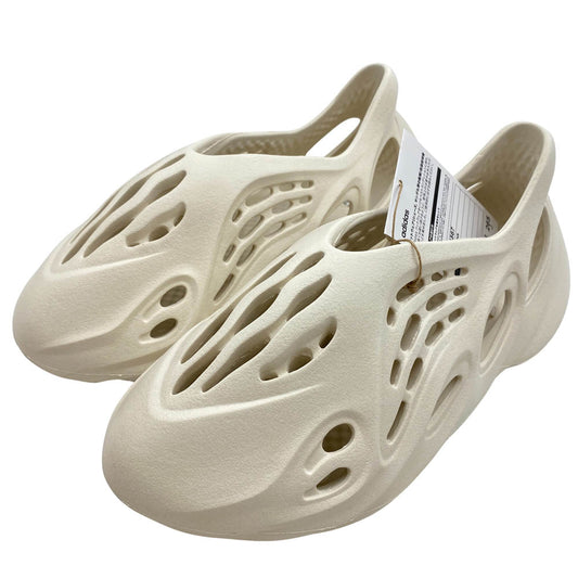 adidas アディダス FY4567 YEEZY Foam Runner Sand イージー フォームランナー サンド ラバーサンダル アイボリースニーカー サンダル ベージュ系 26.5cm【中古】