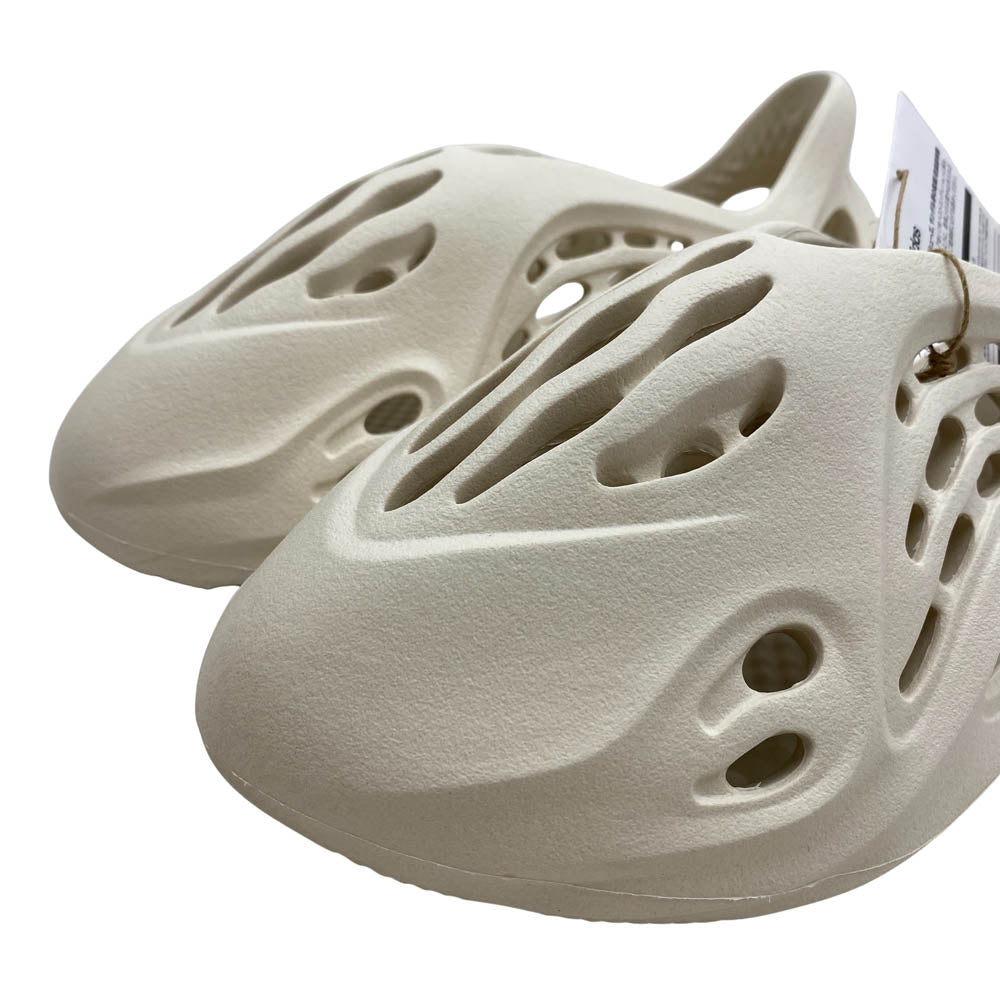 adidas アディダス FY4567 YEEZY Foam Runner Sand イージー フォームランナー サンド ラバーサンダル アイボリースニーカー サンダル ベージュ系 26.5cm【中古】