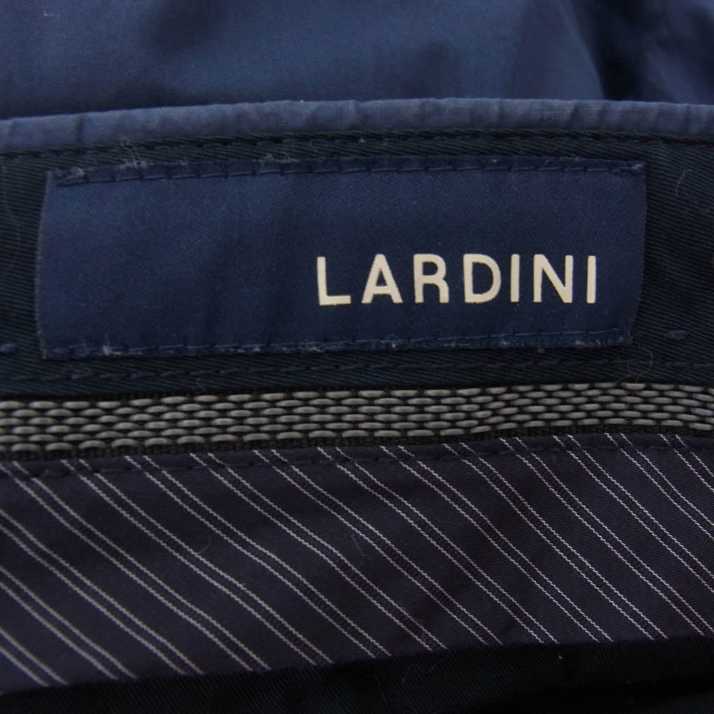 LARDINI ラルディーニ BO-412 イタリア製 ブートニエール付 3Bジャケット パンツ セットアップ スーツ ロゴ入りハンガー付 ネイビー系 48【中古】