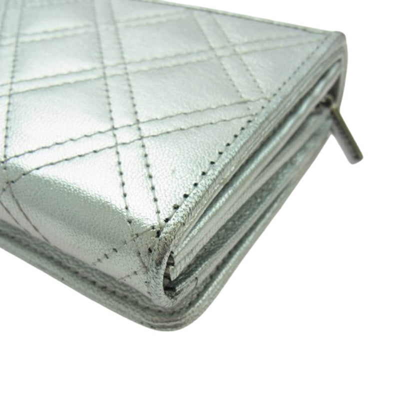 アンテプリマ ANTEPRIMA 花柄 シルバー 二つ折財布 未使用 銀色財布 アンテプリマ ANTEPRIMA シルバー 花柄 レザー 二つ折り財布