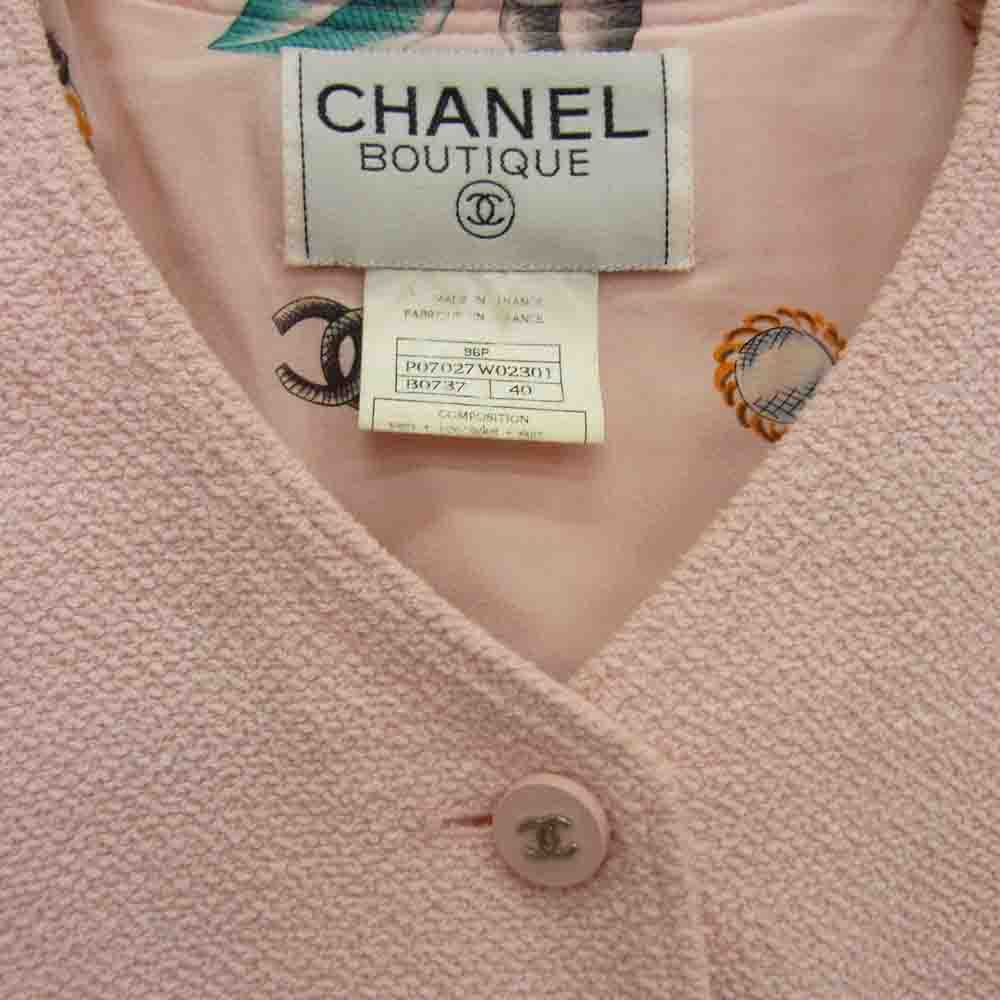 CHANEL シャネル ココマークボタン 裏地シルク ツイード ノーカラー ジャケット ピンク系 40【中古】