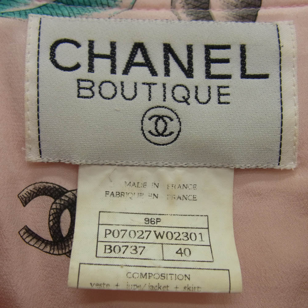 CHANEL シャネル ココマークボタン 裏地シルク ツイード ノーカラー ジャケット ピンク系 40【中古】