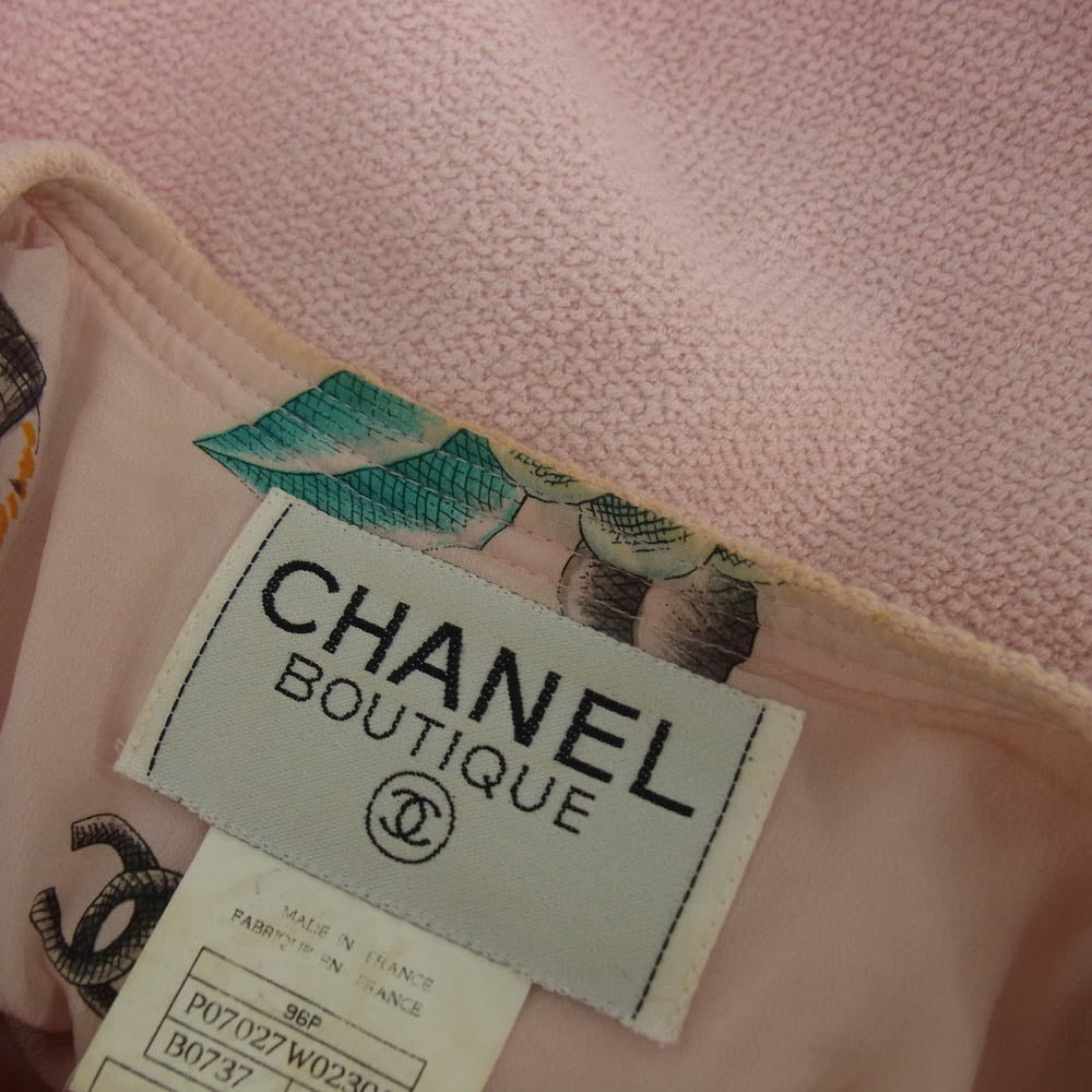 CHANEL シャネル ココマークボタン 裏地シルク ツイード ノーカラー ジャケット ピンク系 40【中古】