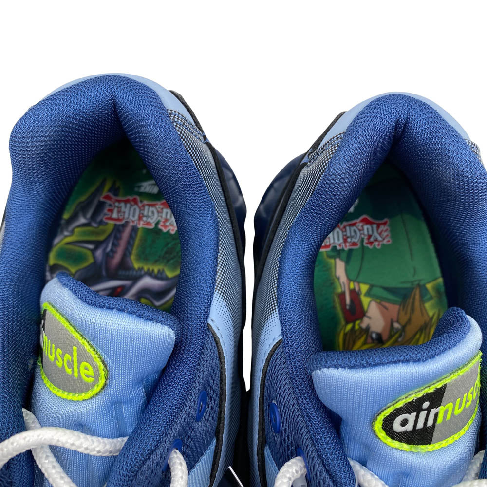NIKE ナイキ II7404-400 フェイクバスターズ鑑定済 × Yu-Gi-Oh! 遊戯王 Air Max 95 Air Muscle Joey エアマックス95 エアマッスル ジョーイ スニーカー カード付属 ブルー系 27.5cm【新古品】【未使用】【中古】