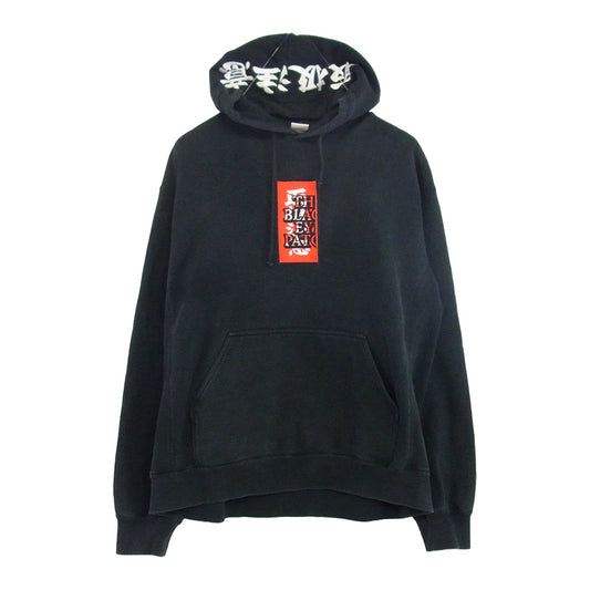 BlackEyePatch ブラックアイパッチ 取扱注意 刺繍 LABEL HOODIE SWEATSHIRT プルオーバー スウェット パーカー フーディ ブラック ブラック系 L【中古】