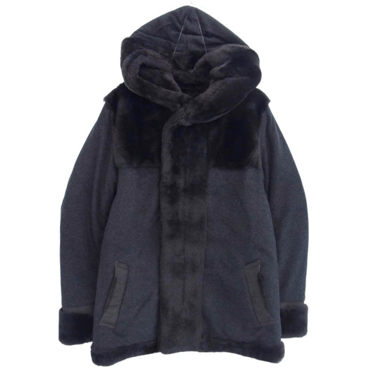 1piu1uguale3 ウノピュウノウグァーレトレ MRC146 LAB049 EMMETI エンメティ MOUTON WRAPHOODED COAT カシミヤ混 ムートン ラップ フーデッド コート ジャケット グレー系 3【中古】