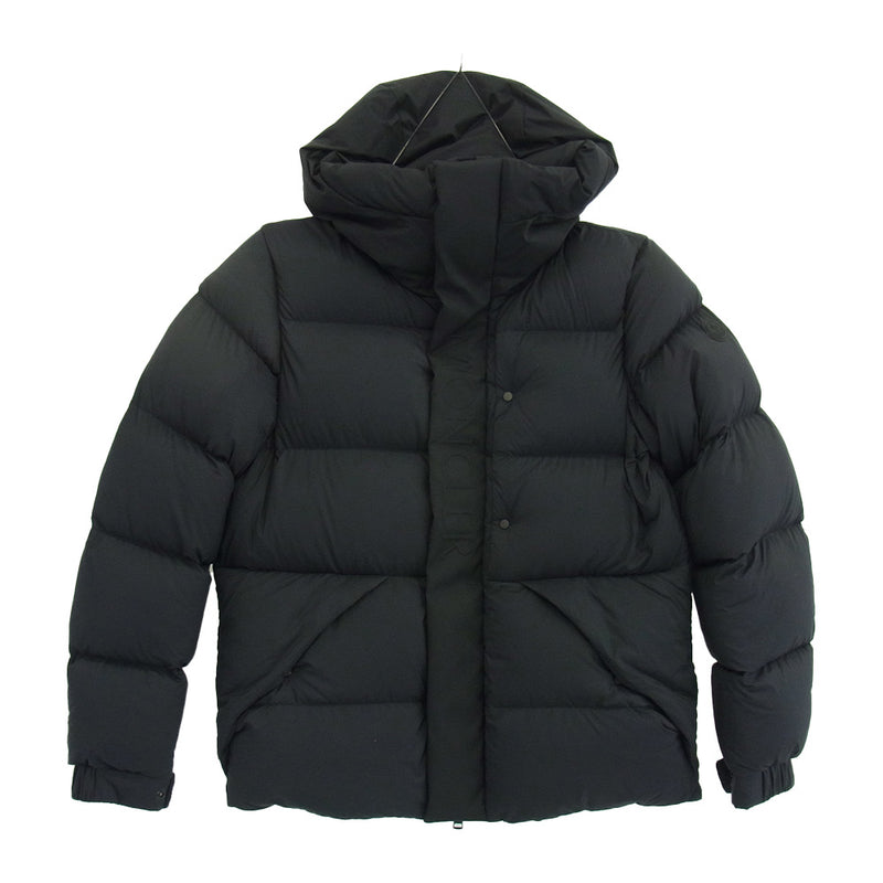 MONCLER モンクレール I20911A00201 53333 MADEIRA マデイラ エンボスロゴ ダウンジャケット ブラック系 3【中古】