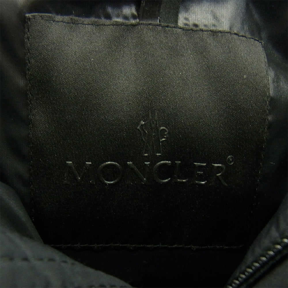 MONCLER モンクレール I20911A00201 53333 MADEIRA マデイラ エンボスロゴ ダウンジャケット ブラック系 3【中古】