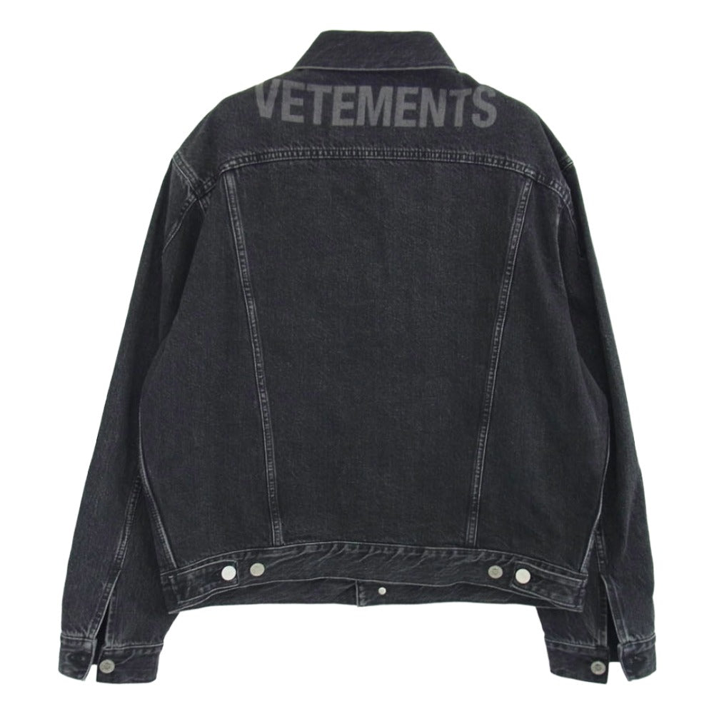 VETEMENTS ヴェトモン UE51JA250B バックロゴプリント オーバーサイズ デニムトラッカー ジャケット ブラック系 M【中古】