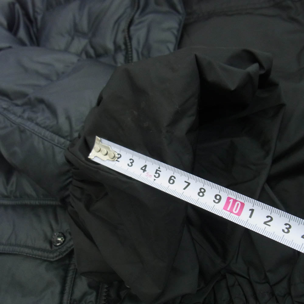 MONCLER モンクレール × SACAI サカイ SERI フリルデザイン フーデッド ダウンジャケット ブラック系【中古】