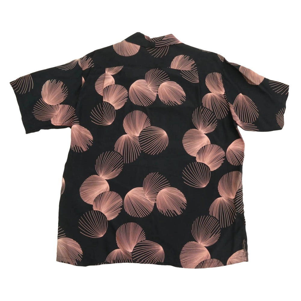 SUN SURF サンサーフ SS31585 Duke Kahanamoku DUKE'S SHELL デュークカハナモク 総柄 半袖 アロハ シャツ ブラック系 L【中古】