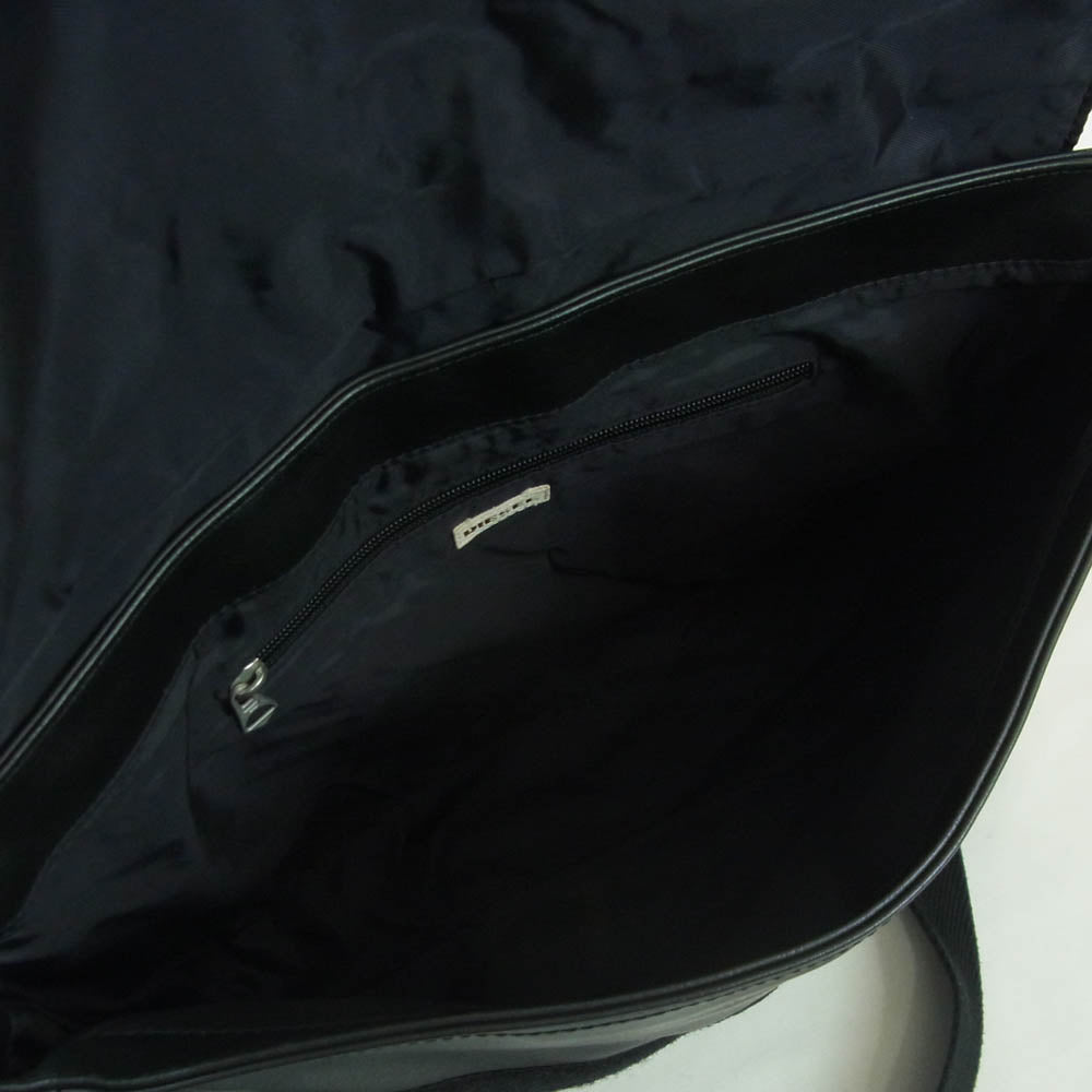 DIESEL ディーゼル レザー メッセンジャーバッグ ショルダーバッグ 中国製 ブラック系【中古】