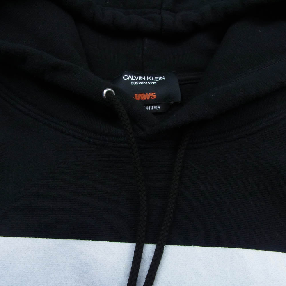 CALVIN KLEIN カルバンクライン 92MWTF09 205W39NYC ラフシモンズ期 JAWS printed sweatshirt hoodie ジョーズ プリント プルオーバー スウェット フーディー パーカー ブラック系 M【中古】